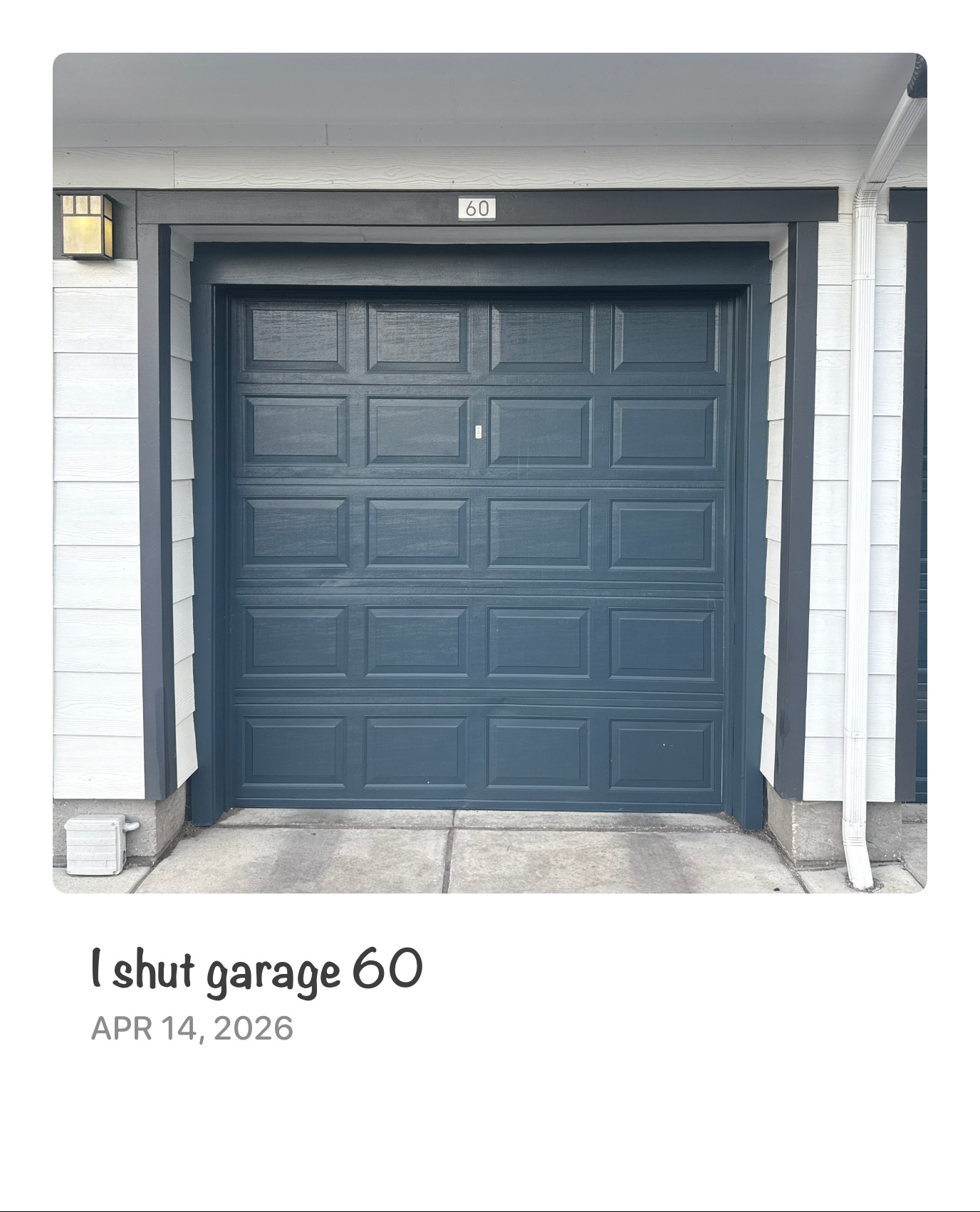 Forgetful memento showing a garage reminder